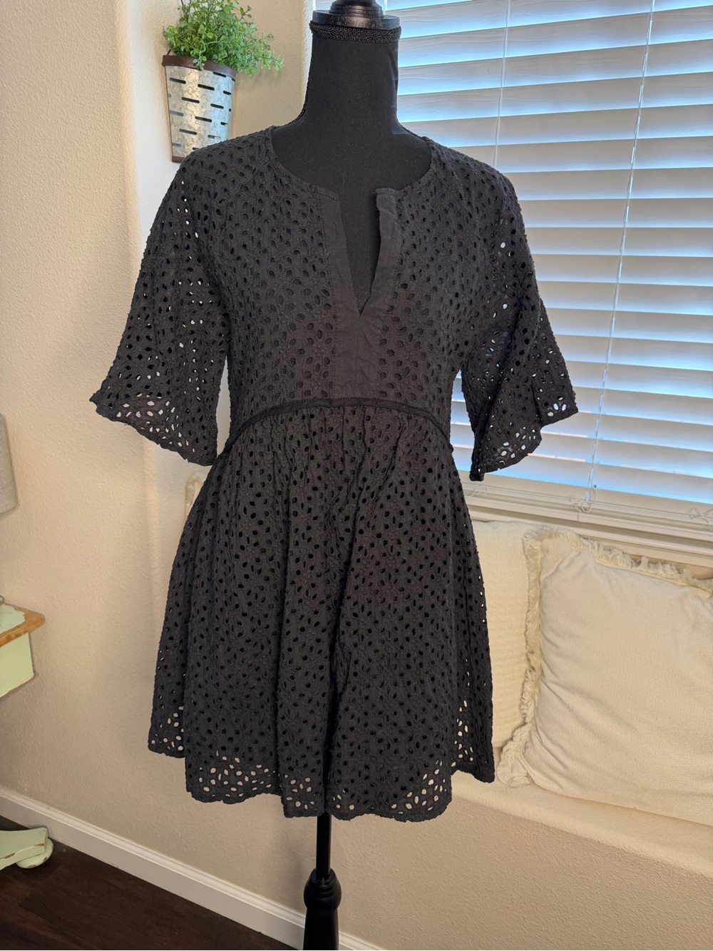 Elan Black Eyelet Mini Dress Boho Flutter Sleeve Split Neck - Picture 2 of 7